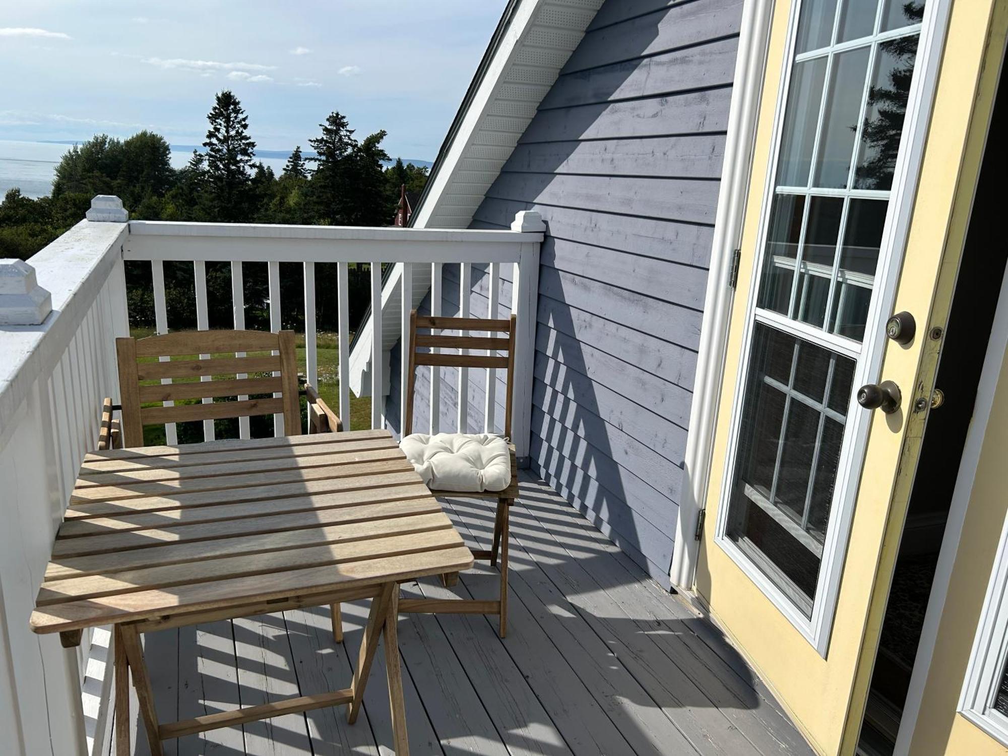 Tides Inn Guest Suites Halls Harbour Exterior photo
