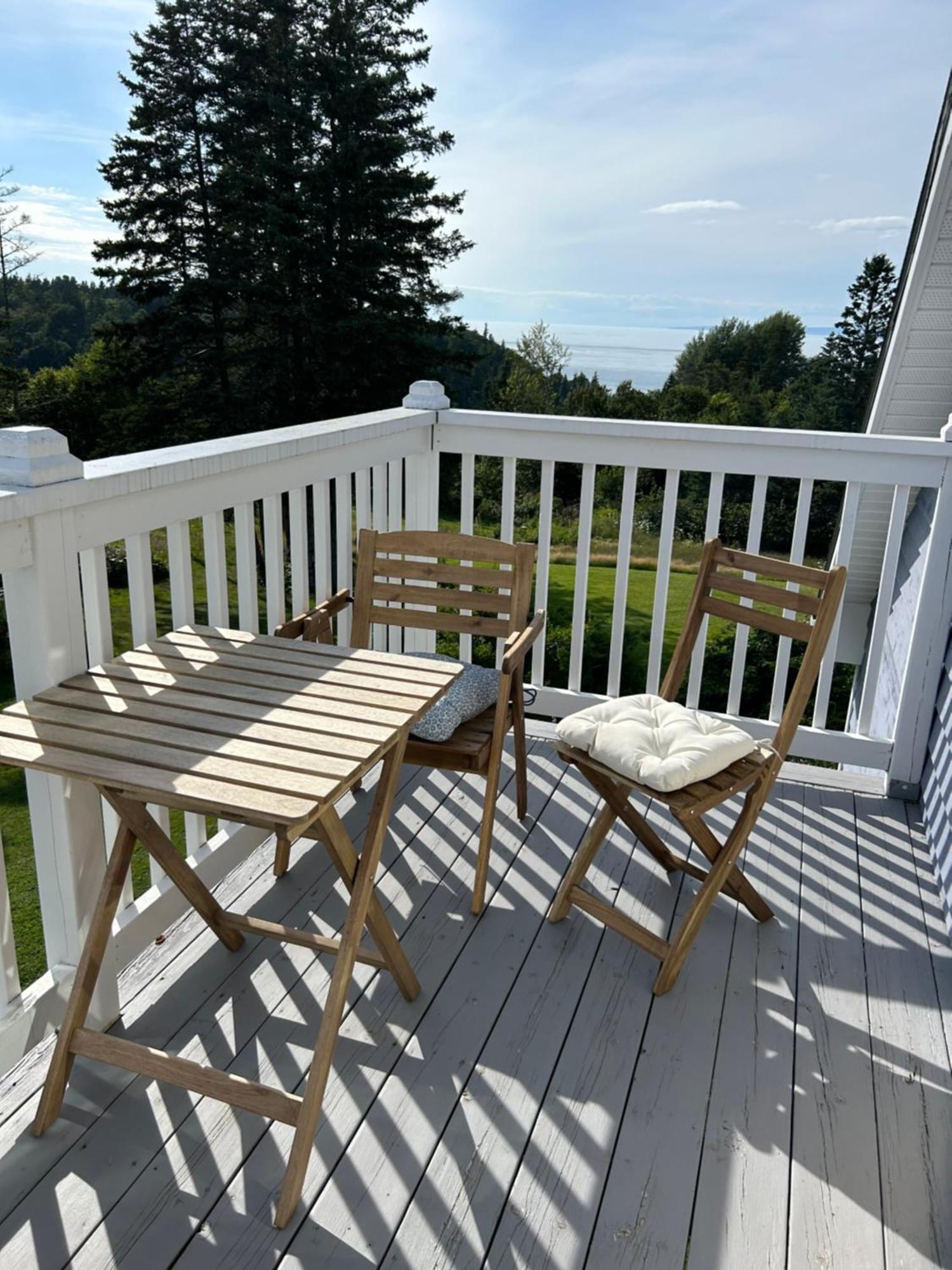 Tides Inn Guest Suites Halls Harbour Exterior photo
