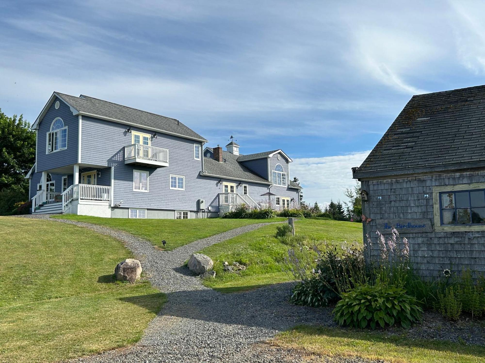 Tides Inn Guest Suites Halls Harbour Exterior photo